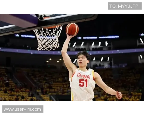 杨瀚森在比赛中表现出色需加强防守与无球跑动提升实力 杨瀚森在比赛中表现出色需加强防守与无球跑动提升实力