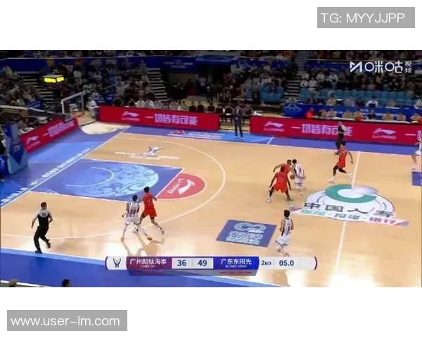 八村压哨三分绝杀后迅速退场被队友抓回现场引发笑声 八村压哨三分绝杀后迅速退场被队友抓回现场引发笑声