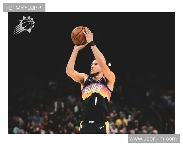 布克半场表现低迷仅得3分3板2助次节全失火力引发球迷热议 布克半场表现低迷仅得3分3板2助次节全失火力引发球迷热议