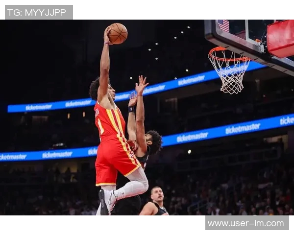 塞克斯顿半场表现出色8投4中斩获12分并罚球5罚4中展现强大攻击力 塞克斯顿半场表现出色8投4中斩获12分并罚球5罚4中展现强大攻击力