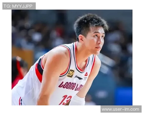 郭艾伦重返训练场广州龙狮迎来熟悉的帅气身影引发球迷热议 郭艾伦重返训练场广州龙狮迎来熟悉的帅气身影引发球迷热议